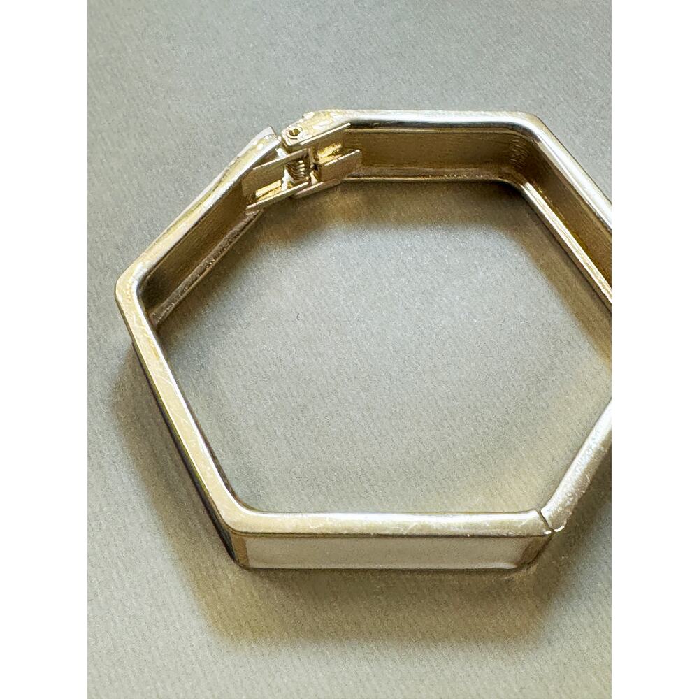 Vintage Black White Enamel Hinged Bangle Bracelet Gold Tone Geometric 1/2" B088 - Picture 4 of 4